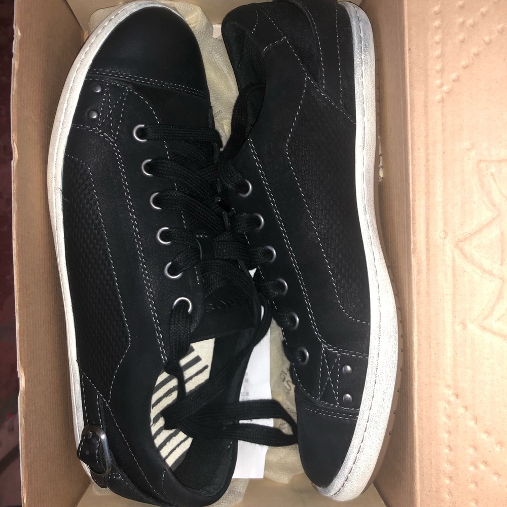 Black Taos Shoes